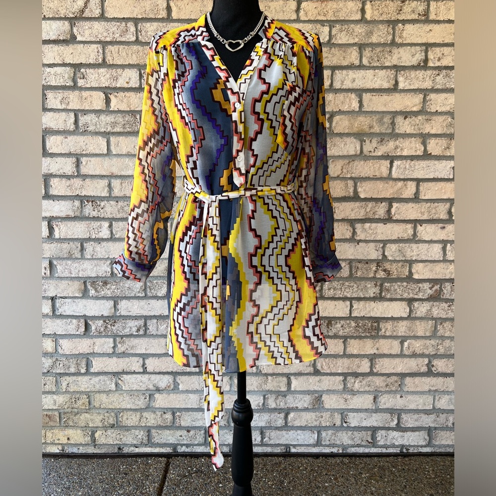 KLD Signature Sheer Longline Blouse Size L - Runs smaller.